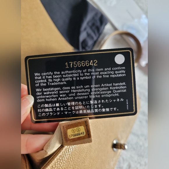 Chanel Old Medium Boy - Picture 8 of 12